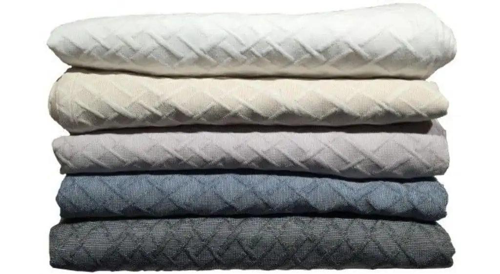 Klassisk sengetæppe - Vælg mellem mange størrelser og farver